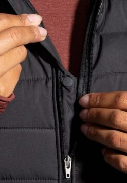 BROOKS Shield Hybrid Vest 2.0 - Bodywarmer - Black -BrooksRunner 080e8528ed7f4a53b8bbe8de7d349cab