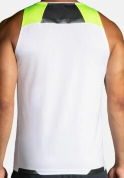 BROOKS Run Visible Tank - Top - White Asphalt Nightlife 6 BROOKS Run Visible Tank - Top - White Asphalt Nightlife -BrooksRunner 095cd6d8eed44aa584430e89e17ff48c