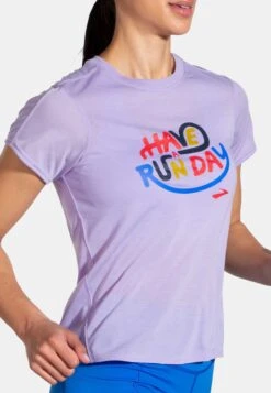 BROOKS Distance Graphic Short Sleeve - T-Shirt Print - Heather Violet Dash Run Day -BrooksRunner 0cfdf77a99784d95bad94df96222f912