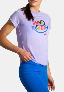 BROOKS Distance Graphic Short Sleeve - T-Shirt Print - Heather Violet Dash Run Day -BrooksRunner 0d476e03270a4f71bdda886166979359