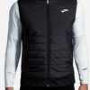 BROOKS Shield Hybrid Vest 2.0 - Bodywarmer - Black -BrooksRunner 1f5b7afbd42344228bae25cb994fc3bb