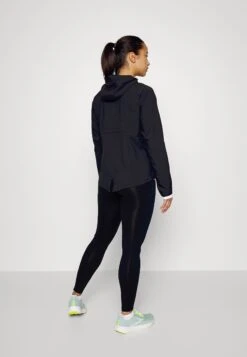 BROOKS Canopy Jacket - Softshelljas - Black -BrooksRunner 2ef0b3e9af4245dfb95ae74123a58f69