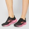 BROOKS Hyperion Tempo - Hardloopschoenen Neutraal - Black Pink Hot Coral -BrooksRunner 48573fc7ebbd485fbd63f392e8c773dc