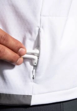 BROOKS Run Visible Thermal Hoodie - Hoodie - White Asphalt Nightlife -BrooksRunner 7a580dcdf59046aaa9d25dbeb944a5b1