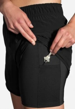 BROOKS Chaser 5" 2-In-1 Short - Korte Broeken - Black -BrooksRunner 7d68c490736b4af1aa9f5b26d9e9d49c