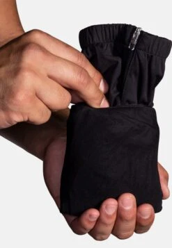 BROOKS High Point Waterproof Pant - Trainingsbroek - Black -BrooksRunner 81381e764e1747d1811edbb61b9b4f64