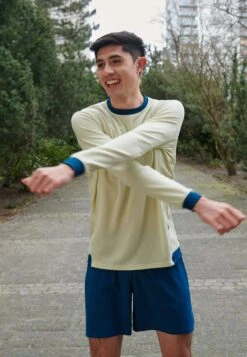 BROOKS Run Within Crew - Longsleeve - Honeydew Indigo Rush -BrooksRunner 9035bb4076044f4ea636871d9d008b5c