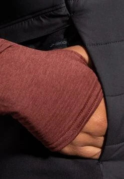 BROOKS Shield Hybrid Vest 2.0 - Bodywarmer - Black -BrooksRunner 903f9a157dcc433d8c39befb7c32543c