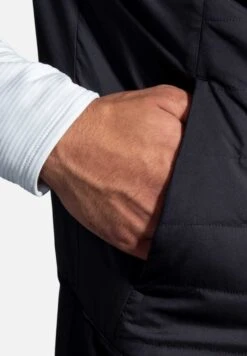 BROOKS Shield Hybrid Vest 2.0 - Bodywarmer - Black -BrooksRunner 921b8de09079498285bb25ad4e83acaa