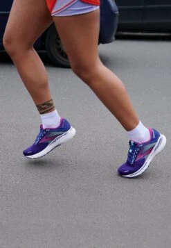 BROOKS Adrenaline Gts 22 - Stabiliteit Hardloopschoenen - Navy/Yucca/Pink -BrooksRunner a0efc021febe403aa3e4e5b464bf85e9