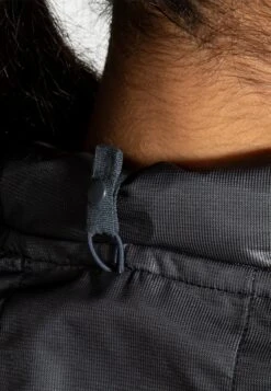 BROOKS All Altitude Jacket - Trainingsvest - Black -BrooksRunner a5da685c68db43f3b56ff0901b889b76