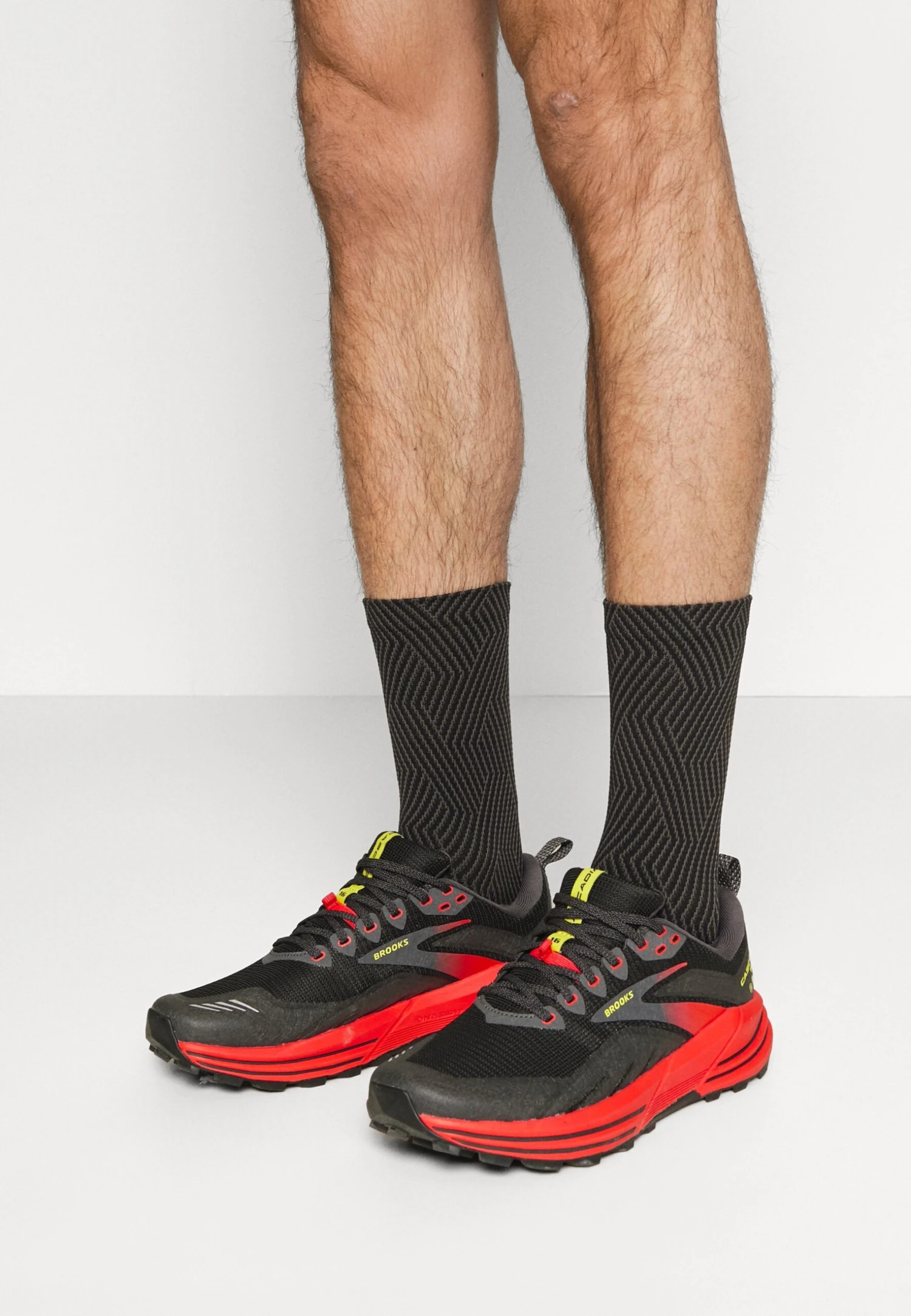 BROOKS Cascadia 16 - Trail Hardloopschoenen - Black Fiery Red Blazing Yellow 3 BROOKS Cascadia 16 - Trail Hardloopschoenen - Black Fiery Red Blazing Yellow