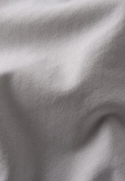 BROOKS Run Visible Thermal Hoodie - Hoodie - White Asphalt Nightlife -BrooksRunner b771a61f522c4738b84ac766d6692032