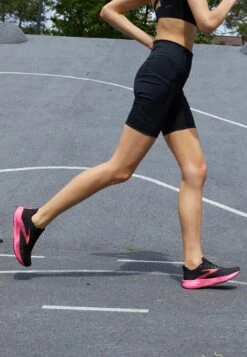 BROOKS Hyperion Tempo - Hardloopschoenen Neutraal - Black Pink Hot Coral -BrooksRunner bc55082dc2064547ab41aa7ce3e9faf7