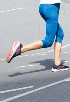 BROOKS Adrenaline Gts 22 - Stabiliteit Hardloopschoenen - Black/Purple/Coral -BrooksRunner dda0ba4a65734ab699983ea4a8b66e1f