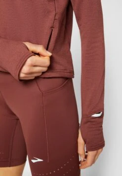 BROOKS Notch Thermal Long Sleeve- Longsleeve - Run Raisin -BrooksRunner e12cb3498f864a5790fae138772355bc