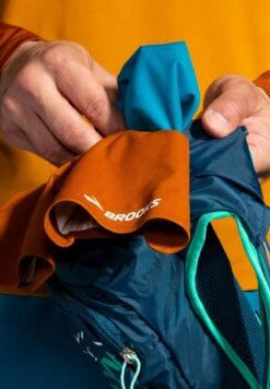 BROOKS High Point Waterproof Jacket - Regenjas - Pacific Hazelwood Ochre -BrooksRunner e8a8f630fc4449fa9086cb3246bec74d