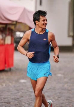 BROOKS Atmosphere Singlet 2.0 - Top - Navy Spring Break -BrooksRunner f62cfdd7e3c1456380274525b1dad9f5