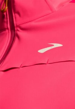 BROOKS High Point Waterproof Jacket - Regenjas - Hyper Pink Fuchsia -BrooksRunner f6e5447129f7412a9c8da8aa0f59ea4f